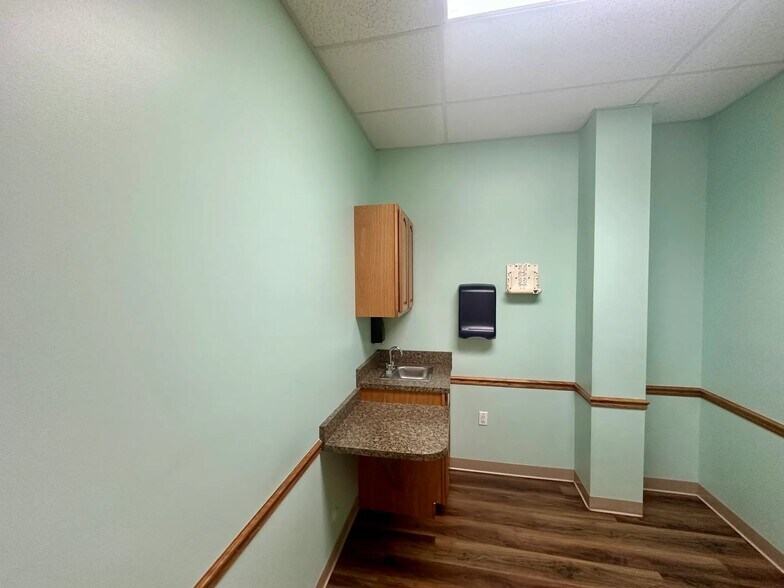 More Photos Of 1405 S Sizer Ave, Jefferson City Unknown For Lease