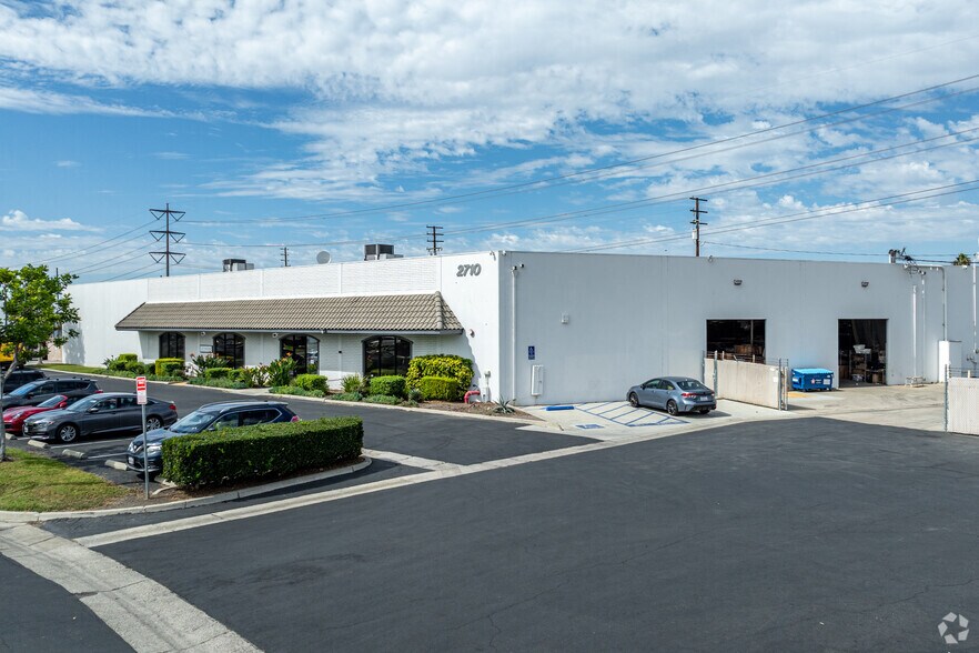 More Photos Of 2710 S Main St, Santa Ana Manufacturing For Lease