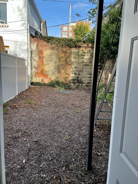 More Photos Of 1030 Hollins St, Baltimore Storefront Retail Office For Lease