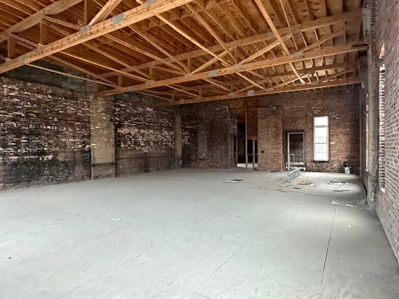 More Photos Of 3093-3095 W 25th St, Cleveland Storefront Retail Office For Lease