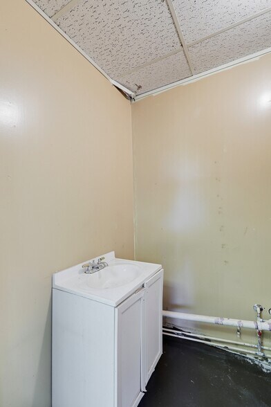 More Photos Of 4795 Mcwillie Dr, Jackson Office For Sale