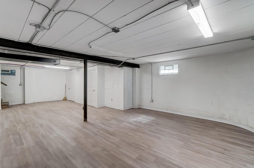 909 Lewis Center Rd, Lewis Center, OH 43035 Office Residential For