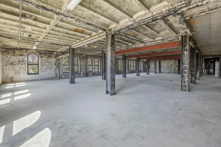 More Photos Of 895 Central Ave, Saint Petersburg Office For Lease