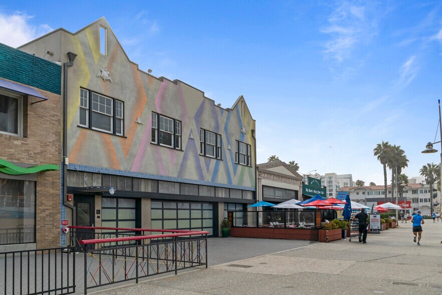 More Photos Of 1605 Ocean Front Walk, Santa Monica Storefront For Lease