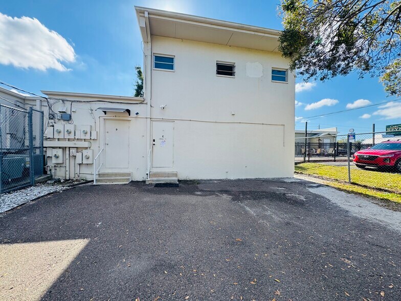 More Photos Of 4509 Bee Ridge Rd, Sarasota Medical For Sale