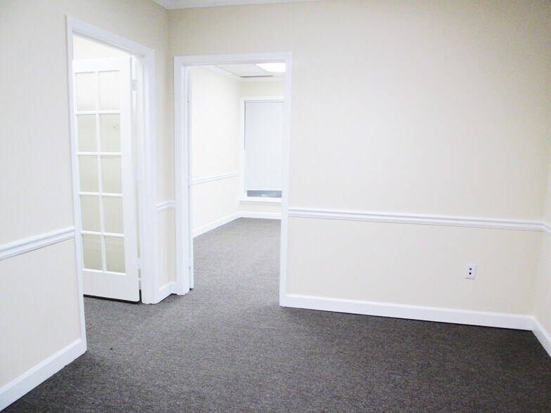 More Photos Of 3867 Holcomb Bridge Rd, Peachtree Corners Office For Lease