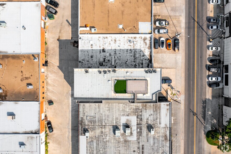 More Photos Of 1303 Dragon St, Dallas Storefront Retail Residential For Sale