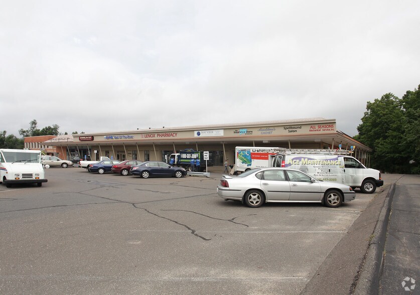 More Photos Of 283-307 E Center St, Manchester Storefront For Lease