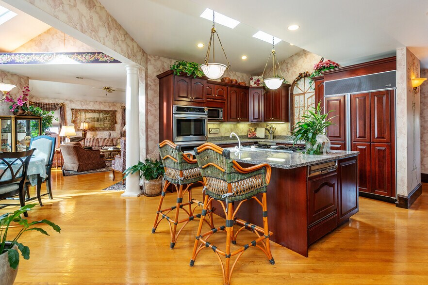 More Photos Of 90 Putnam Pike, Johnston Flex For Sale