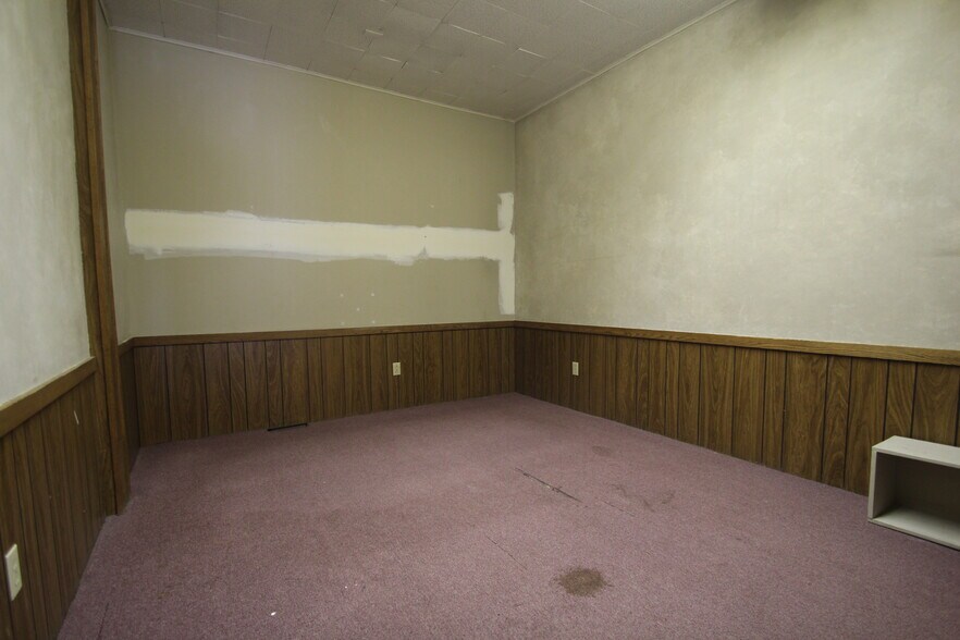 More Photos Of 8 N Main St, Rittman Storefront Retail Office For Lease