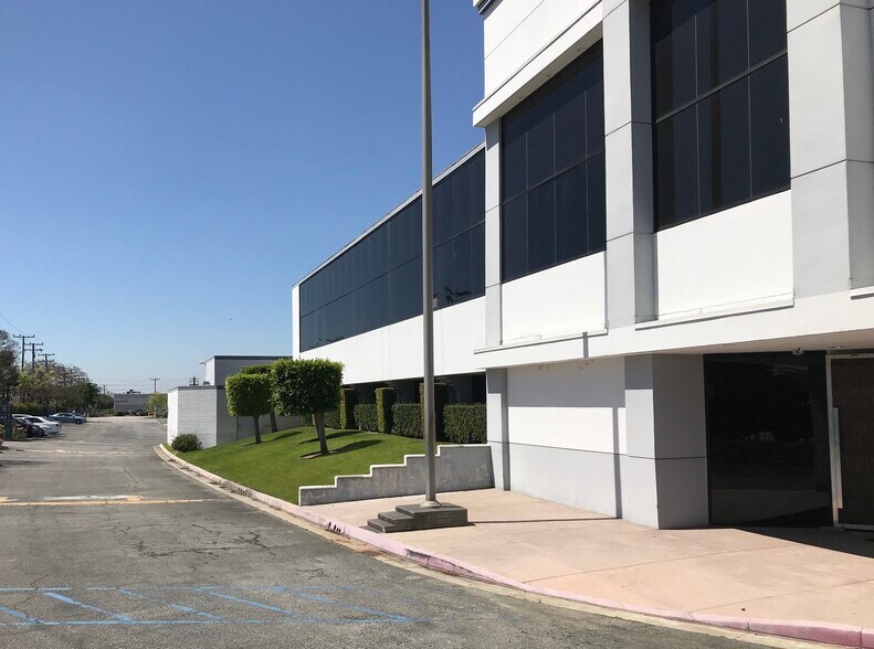 More Photos Of 3217 S Garfield Ave, Commerce Manufacturing For Sale