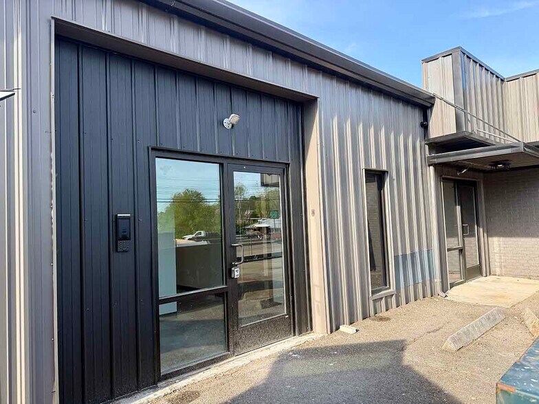 More Photos Of 2909 E Oakland Ave, Johnson City Industrial For Lease