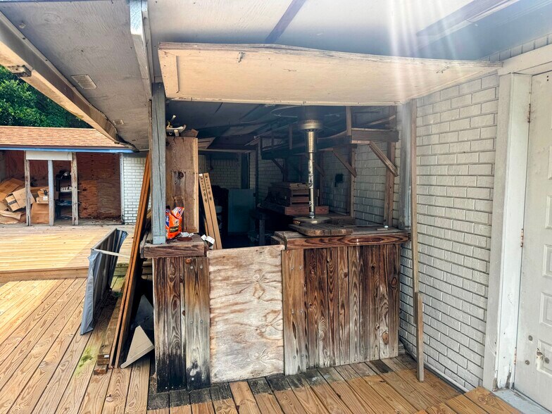 More Photos Of 3480 Barrancas Ave, Pensacola Freestanding For Sale