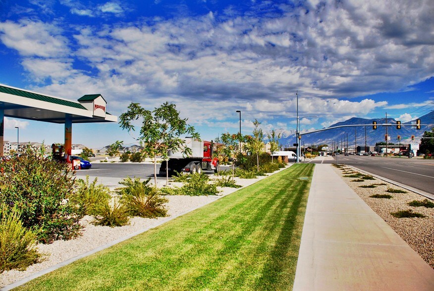 More Photos Of 1455-1463 W Center St, Orem Showroom For Lease