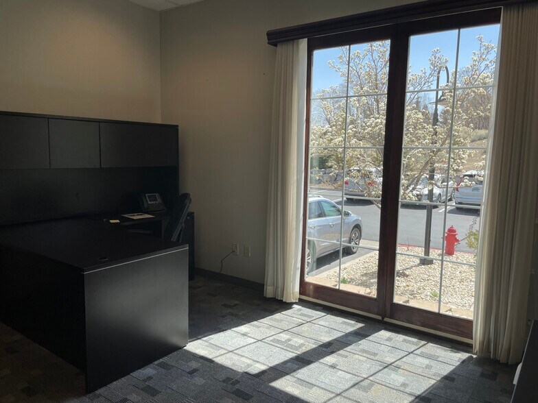 More Photos Of 540 W Plumb Ln, Reno Medical For Lease