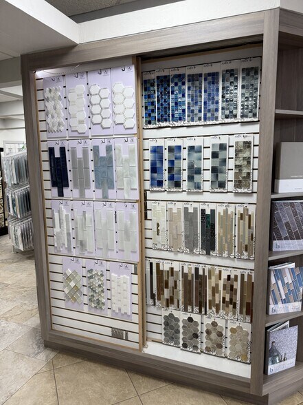 More Photos Of 297-311 Airport Pulling Rd N, Naples Warehouse For Lease