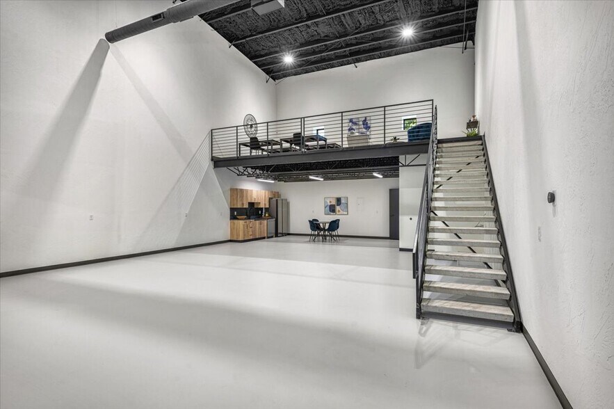 More Photos Of 1229 NW 122nd St, Oklahoma City Light Manufacturing For Lease