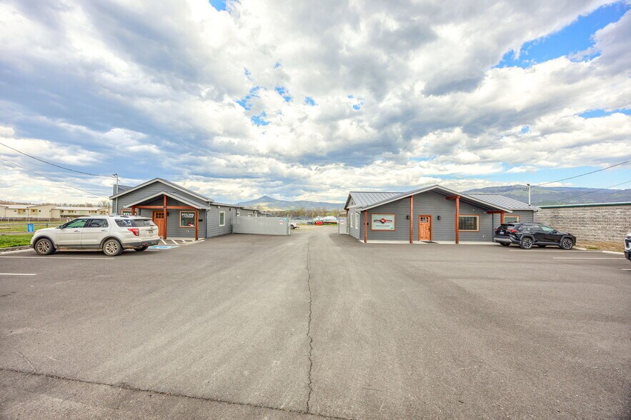 More Photos Of 3847 S Pacific Hwy, Medford General Retail For Sale