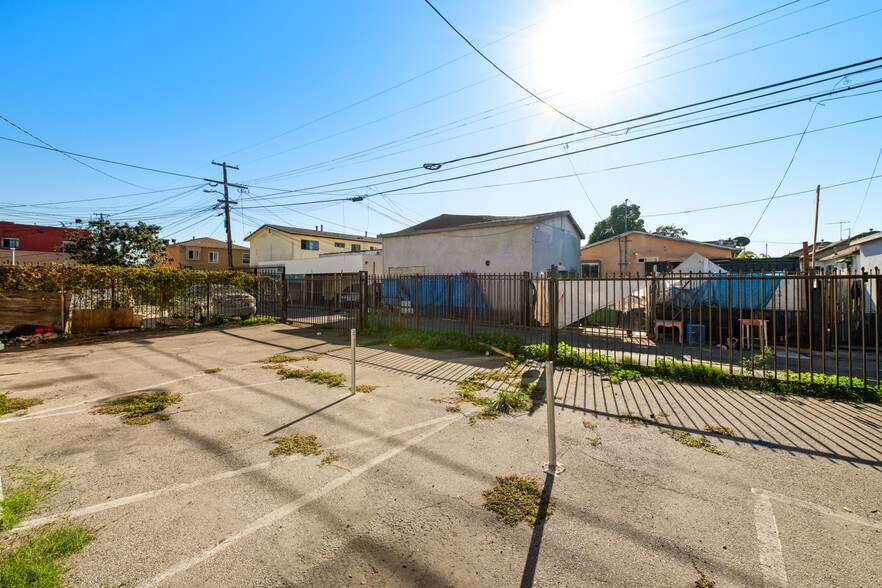 More Photos Of 732 W 76th St, Los Angeles Apartments For Sale