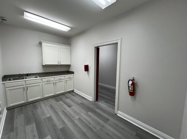 More Photos Of 6555 Perkins Rd, Baton Rouge Office For Lease