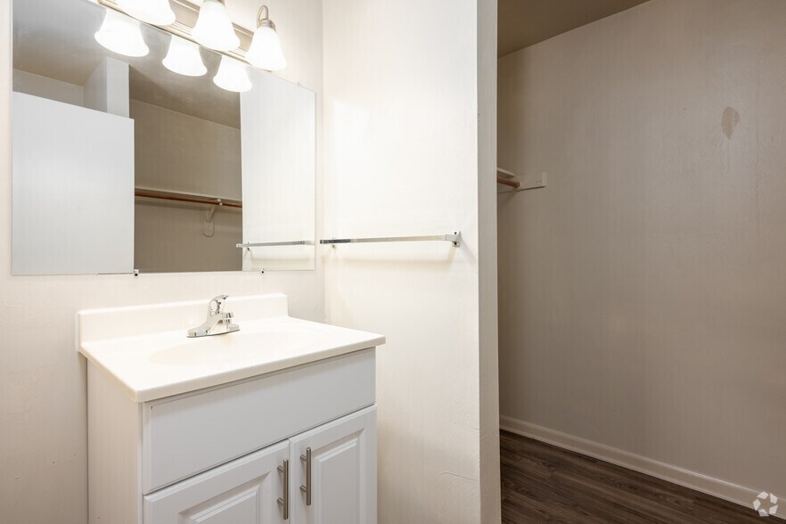 More Photos Of 777 Roanoke Blvd, Salem Apartments For Sale