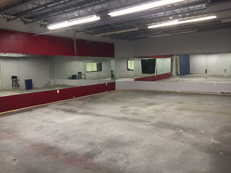 More Photos Of 4244 W Waters Ave, Tampa Showroom For Lease