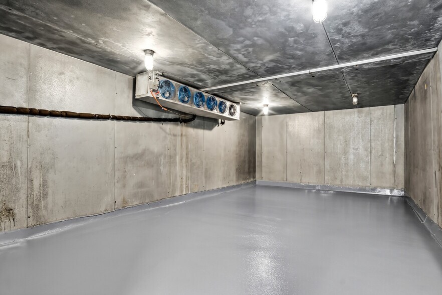 More Photos Of 10650-10658 Burbank Blvd, North Hollywood Food Processing For Sale