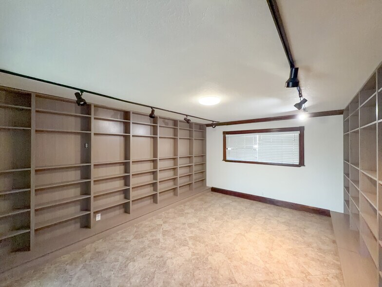 More Photos Of 10051 Mission Blvd, Jurupa Valley Contractor Storage Yard For Lease