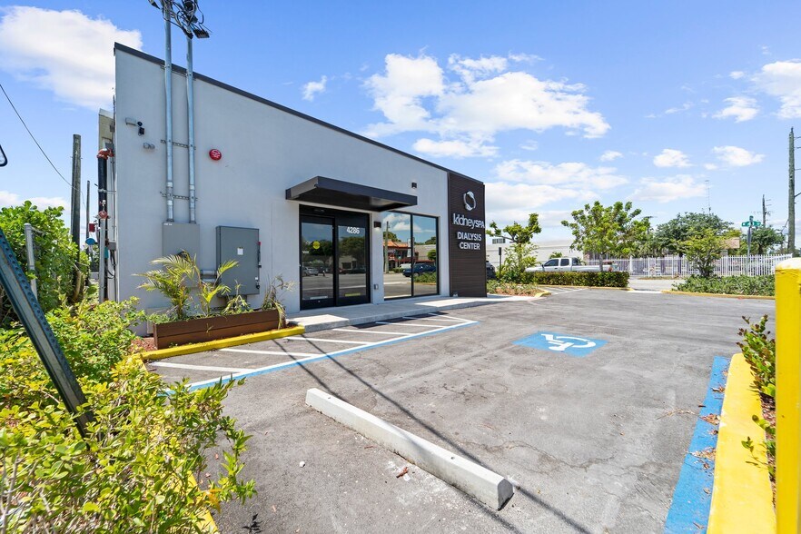 More Photos Of 4298 Palm Ave, Hialeah Freestanding For Sale