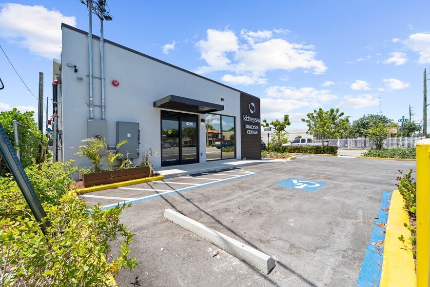 More Photos Of 4298 Palm Ave, Hialeah Freestanding For Sale
