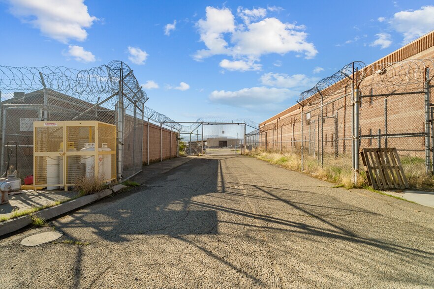 More Photos Of 185 W Gale Ave, Coalinga Correctional Facility For Sale
