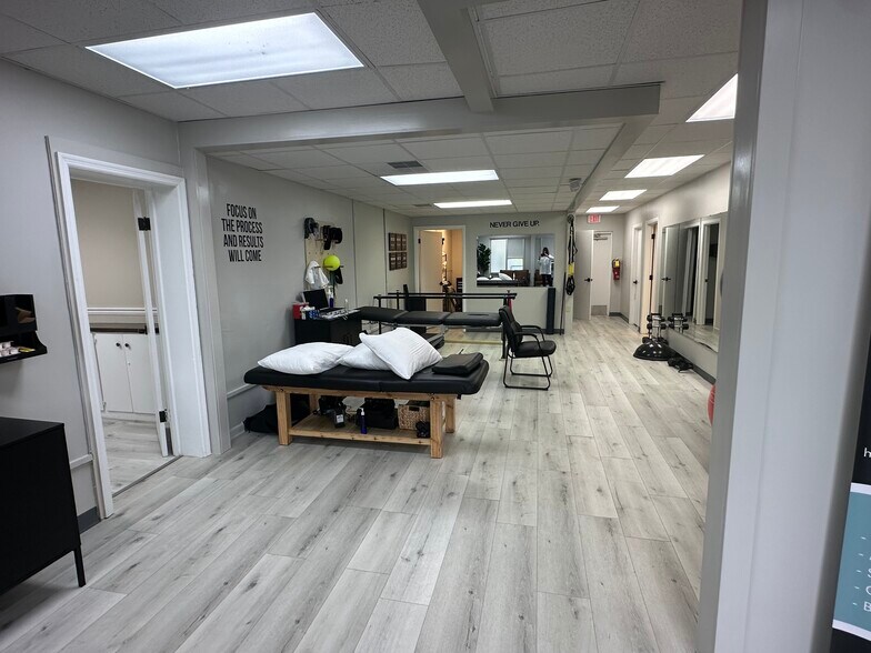 More Photos Of 1401 Applewood Dr, Dalton Medical For Lease