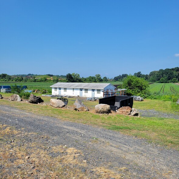 More Photos Of 907 Pulaski Hwy, Goshen Service For Lease