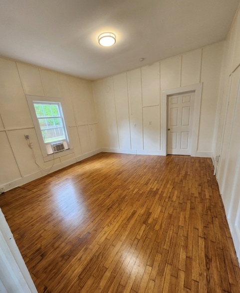 Primary Photo Of 404 E Elm St, Rockmart Office For Lease