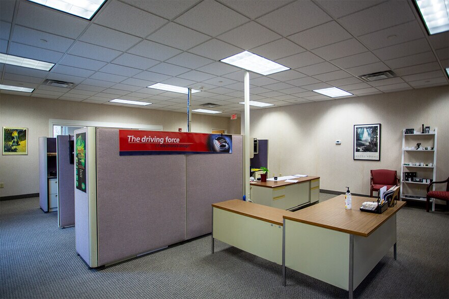 More Photos Of 11 Beaver Brook Rd, Littleton Light Manufacturing For Lease