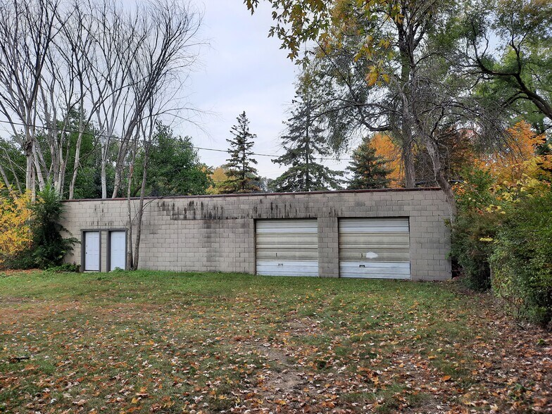 1921 University Ave, Green Bay, WI 54302 Freestanding For Sale