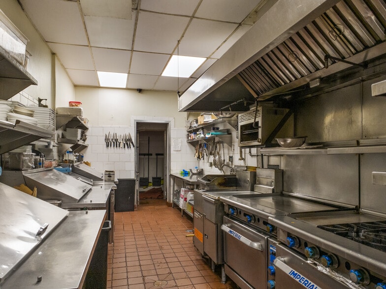 More Photos Of 747 N La Cienega Blvd, West Hollywood Restaurant For Lease