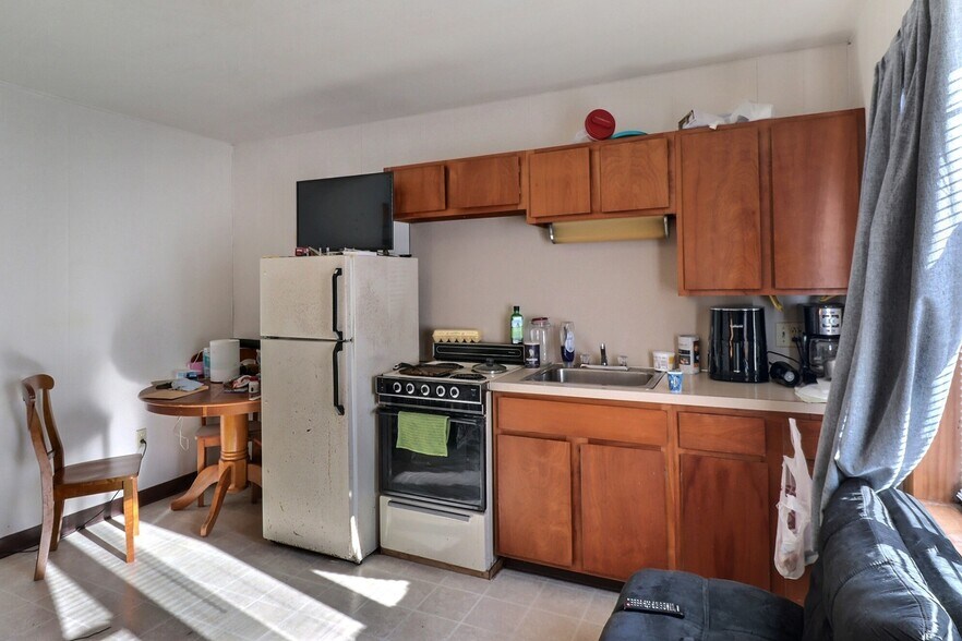 More Photos Of 306 Merwinsburg Rd, Effort Apartments For Sale