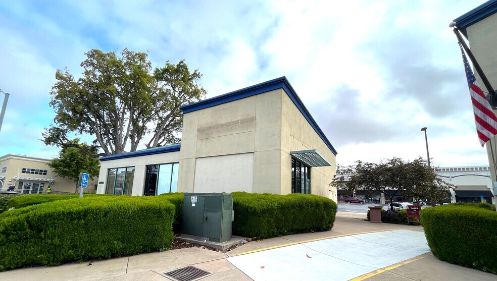 More Photos Of 38980 Paseo Padre Pky, Fremont Bank For Lease