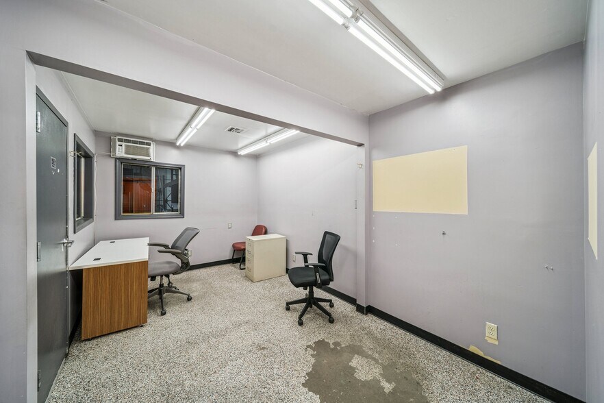 More Photos Of 8118 E 44th St, Tulsa Warehouse For Lease