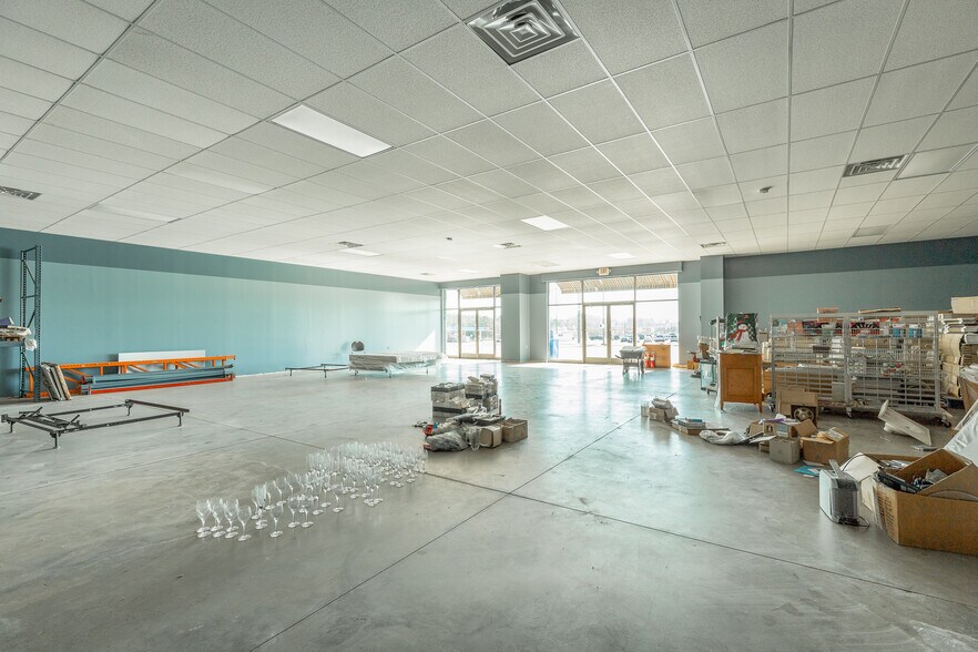 More Photos Of 150 Pearl Dr, LaFayette Restaurant For Sale