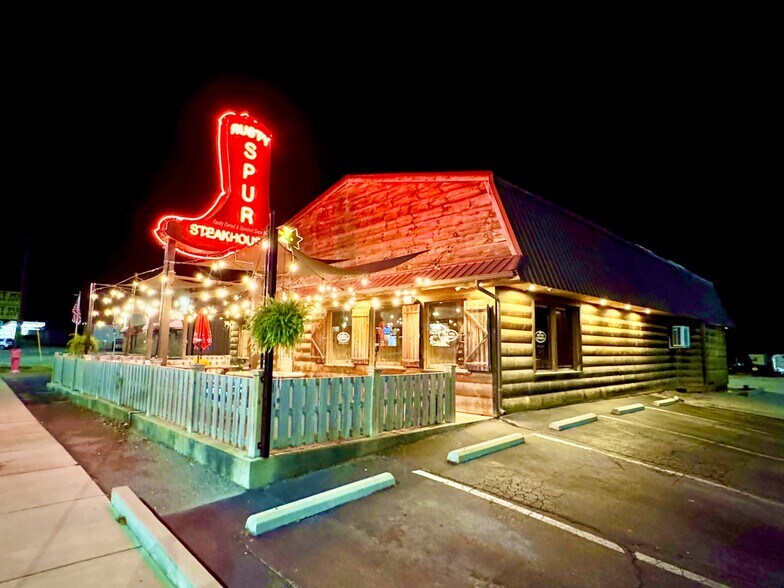 More Photos Of 601 N 1st St, Pulaski Restaurant For Sale