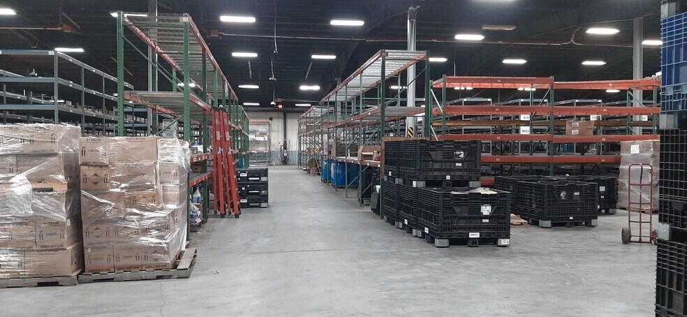 More Photos Of 80 Holton St, Woburn Service For Lease