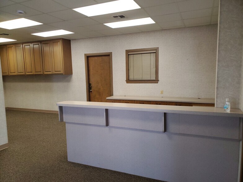 More Photos Of 16015 University Oak, San Antonio Service For Lease