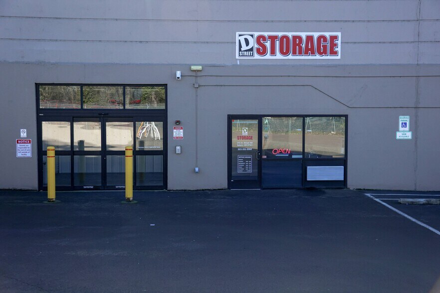 More Photos Of 299 D St NE, Salem Supermarket For Sale