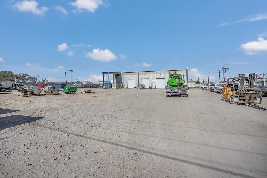 More Photos Of 2010/2015 44th St, Odessa Industrial For Sale