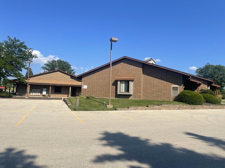 More Photos Of 2420-2430 N Grandview Blvd, Waukesha Office For Lease