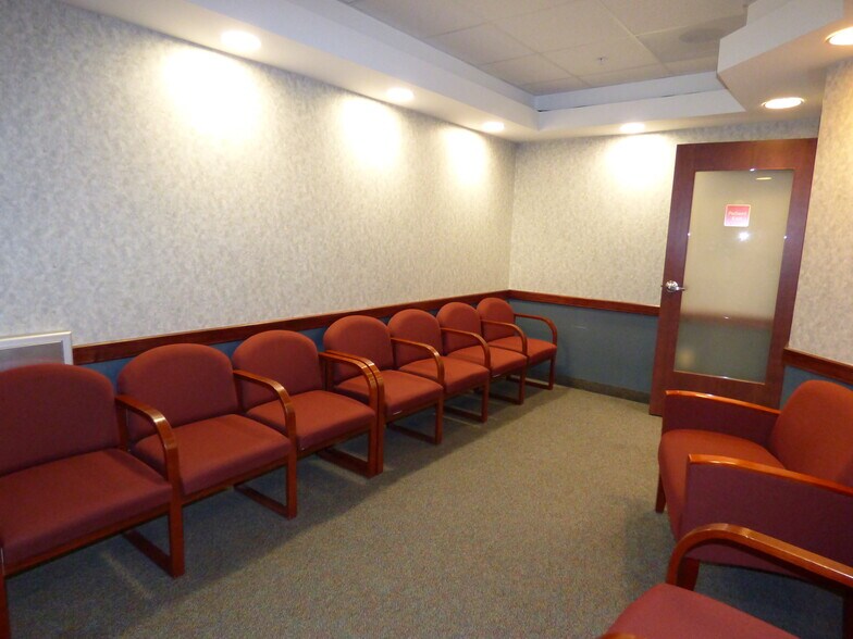 More Photos Of 399 Farmington Ave, Farmington Medical For Lease