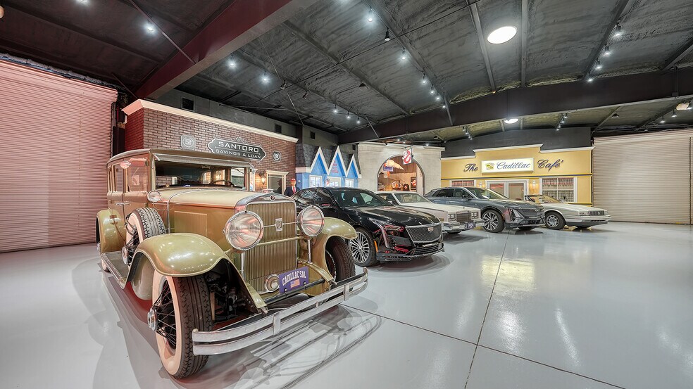 More Photos Of 2111 Whitfield Park Dr, Sarasota Showroom For Sale