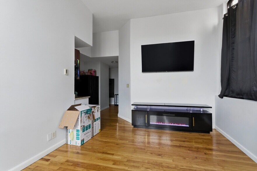 More Photos Of 281-285 Essex St, Lawrence Apartments For Sale